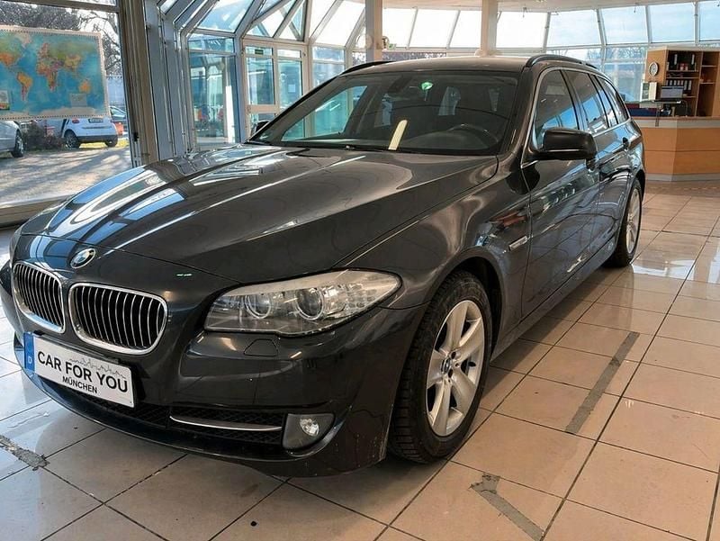 Gebraucht BMW 520 184 PS (135 kW) 2011 Grau Kombi