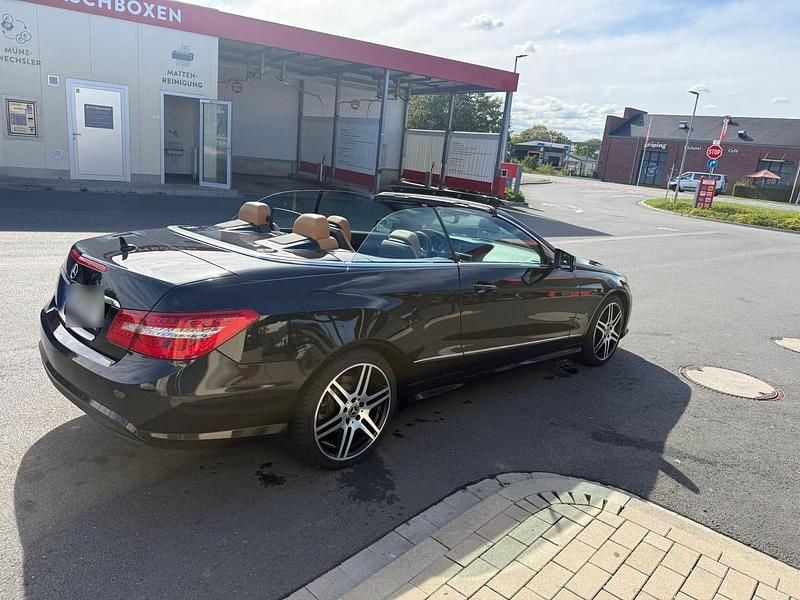 Second-hand Mercedes E200 184 CP (135 kW) 2012 Negru Cabrio