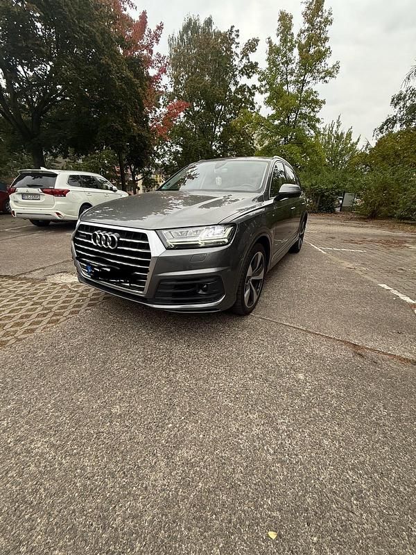 Grau Gebraucht 2015 Audi Q7 S-Line SUV | 26.000 € (Fairer Preis) - Bild 1/4