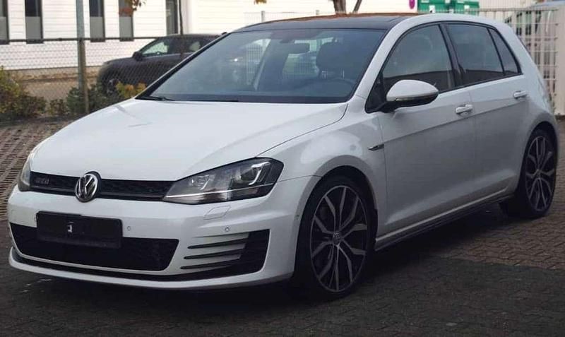 Pure white (metallic) Gebraucht 2016 VW Golf GTD Limousine | 17.200 € (Fairer Preis) - Bild 1/4
