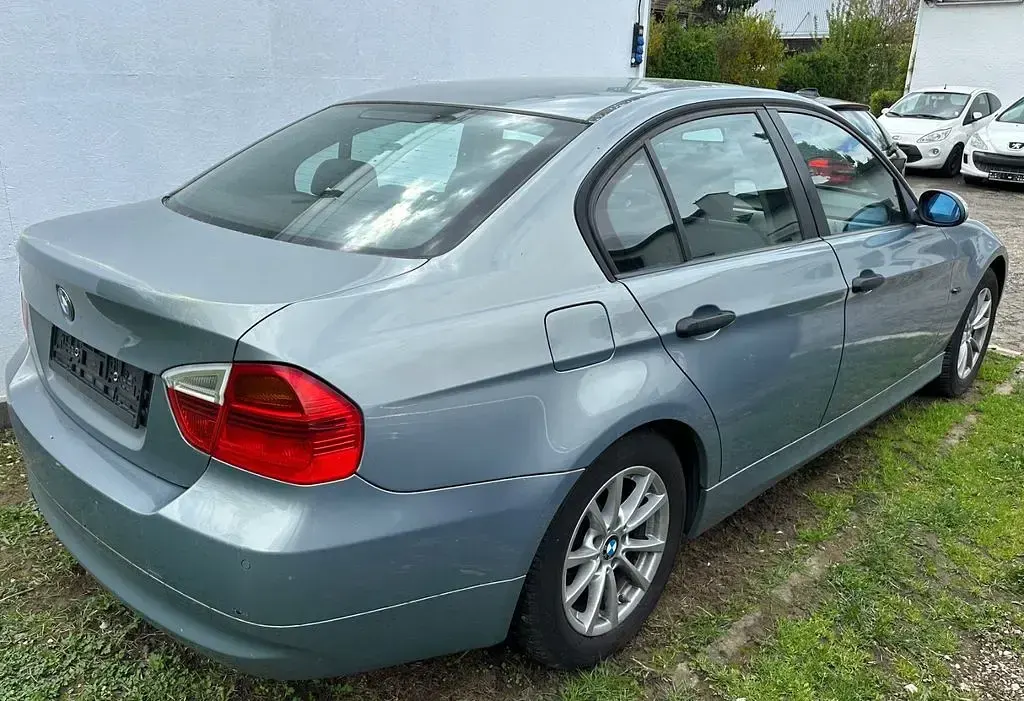 Gebraucht BMW 318 129 PS (94 kW) 2005 Blau Limousine