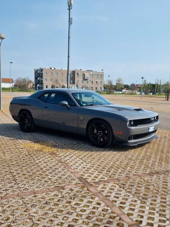 Grau Gebraucht 2018 Dodge Challenger Coupé | 77.000 € (Teuer) - Bild 1/4