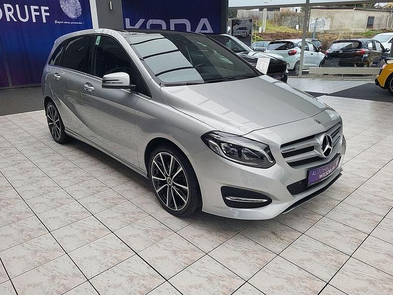 Gebraucht Mercedes B250 211 PS (155 kW) 2018 Polarsilber metallic Van / Kleinbus