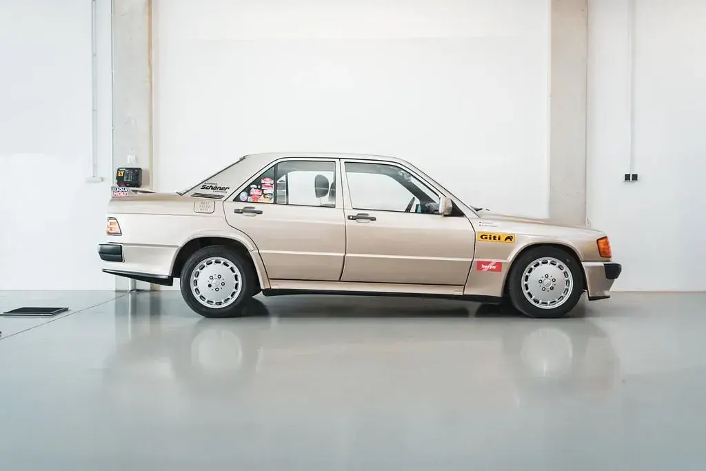 Gebraucht Mercedes 190 185 PS (136 kW) 1984 Silber Limousine