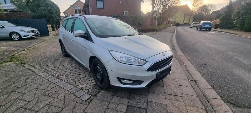 Silber Gebraucht 2015 Ford Focus Kombi | 7.500 € (Etwas zu teuer) - Bild 1/4