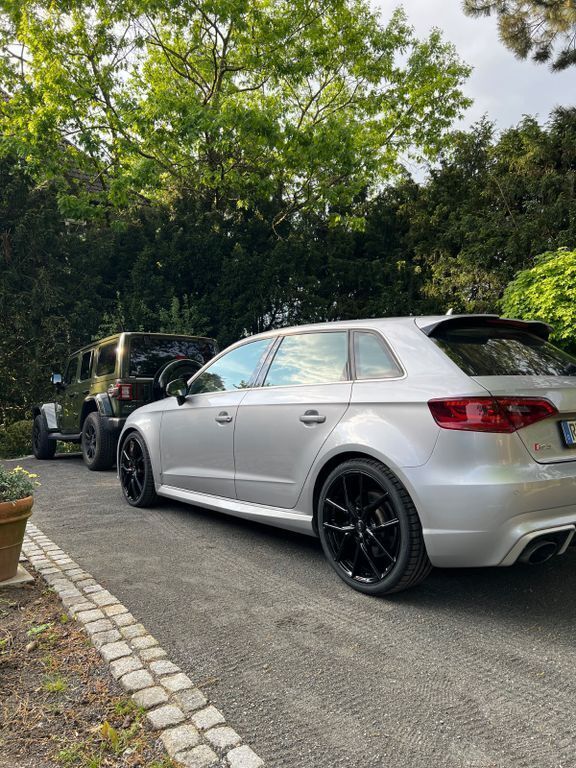 Silber Gebraucht 2016 Audi RS3 Ambiente Kleinwagen | 37.000 € (Fairer Preis) - Bild 1/4