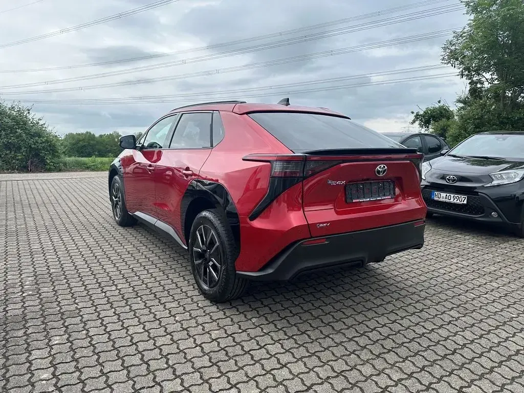 Neu Toyota bZ4X 150 kW (204 PS) 2026 Rot SUV