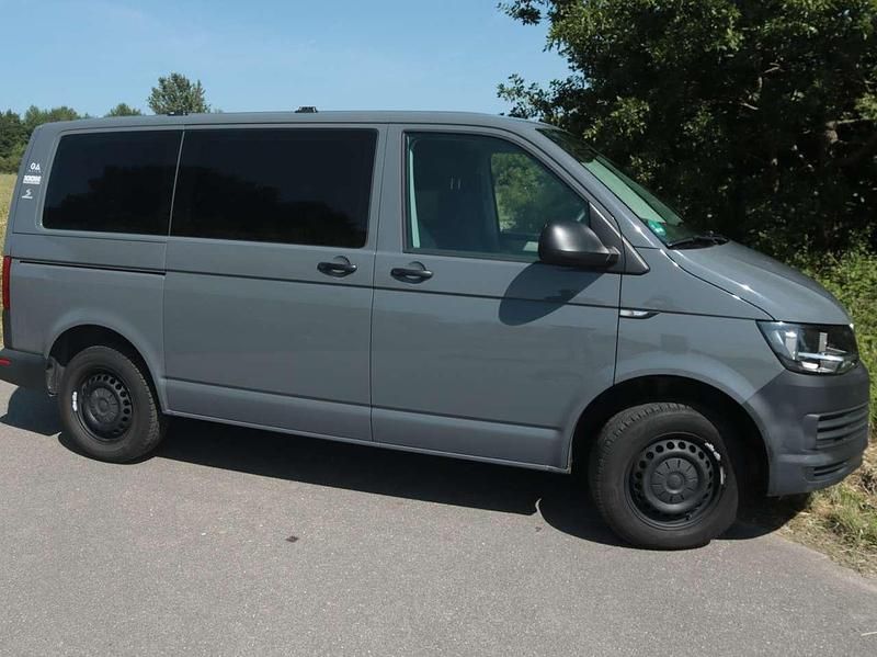 Grau Gebraucht 2017 VW T6 Van | 29.250 € (Etwas zu teuer) - Bild 1/4