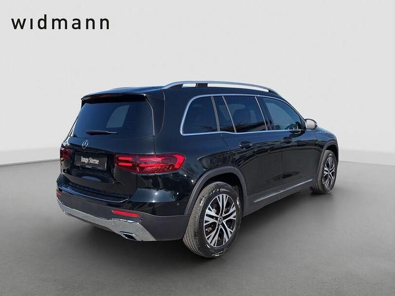 Gebraucht Mercedes GLB200 Advanced 163 PS (119 kW) 2024 Metalliclack kosmosschwarz SUV