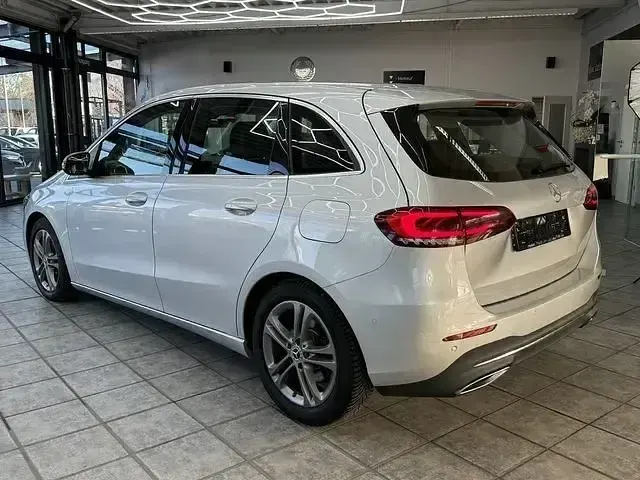Gebraucht Mercedes B220 Progressive 190 PS (139 kW) 2019 Silber Van / Kleinbus