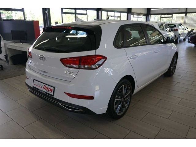 Gebraucht Hyundai i30 Pure 110 PS (80 kW) 2024 Weiß Limousine