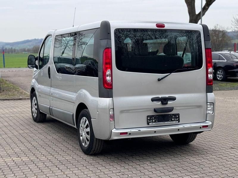 Gebraucht Renault Trafic 114 PS (83 kW) 2013 Silber Van / Kleinbus