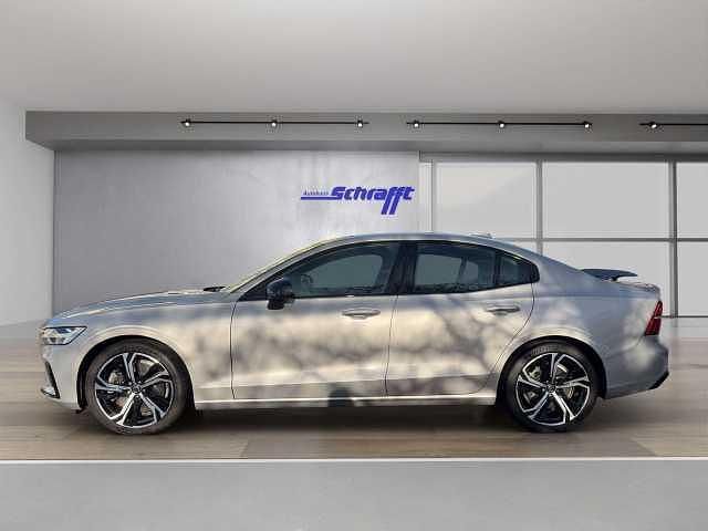 Gebraucht Volvo S60 250 PS (183 kW) 2023 Silver dawn / (metallic) Limousine