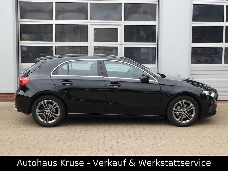 Gebraucht Mercedes A200 Business 163 PS (119 kW) 2018 Schwarz Limousine