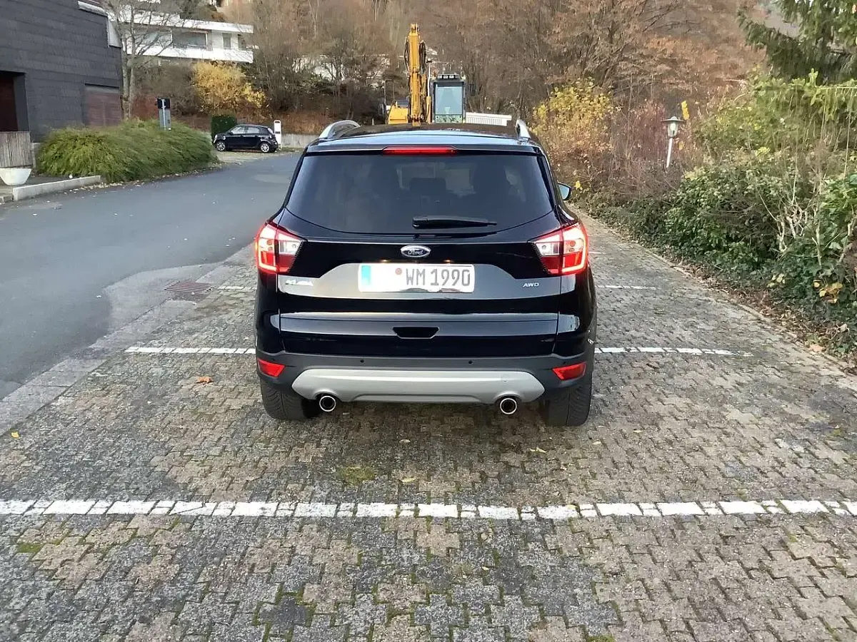 Gebraucht Ford Kuga Titanium 179 PS (131 kW) 2019 Schwarz SUV
