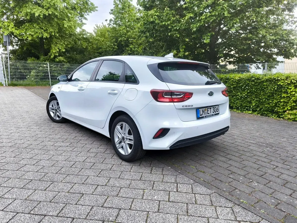 Gebraucht Kia Ceed Edition 7 99 PS (72 kW) 2020 Weiß Kleinwagen