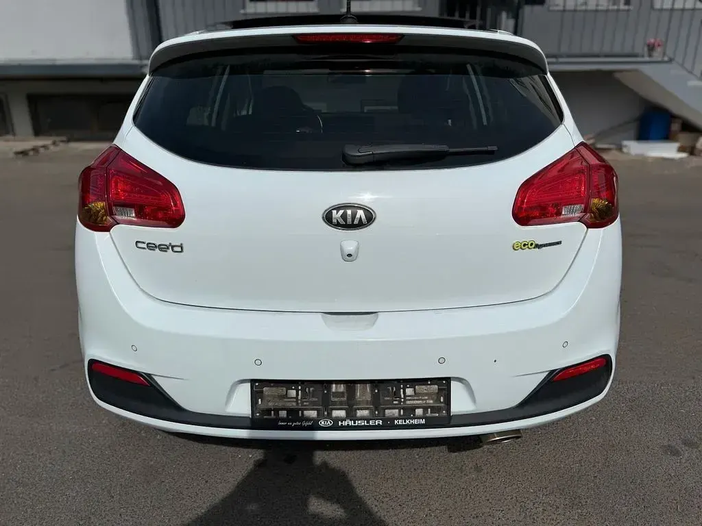 Occasion Kia Ceed Spirit 128 ch (94 kW) 2012 Blanc Citadine