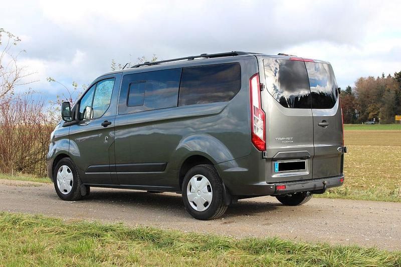 Gebraucht Ford Transit Tourneo 131 PS (96 kW) 2023 Schwarz Van / Kleinbus