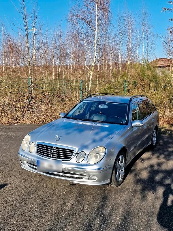 Gebraucht Mercedes E240 177 PS (130 kW) 2005 Silber Kombi