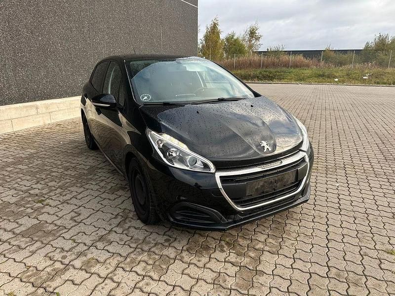 Gebraucht Peugeot 208 Active 99 PS (72 kW) 2018 Schwarz Kleinwagen