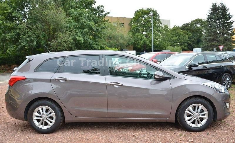Gebraucht Hyundai i30 135 PS (99 kW) 2014 Cashmere brown / mic Kombi