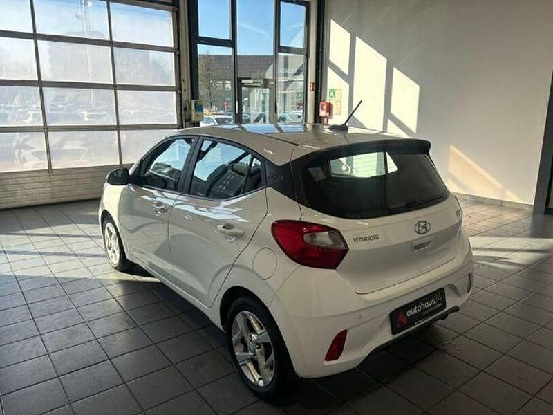 Gebraucht Hyundai i10 Trend 67 PS (49 kW) 2022 Weiß Kleinwagen