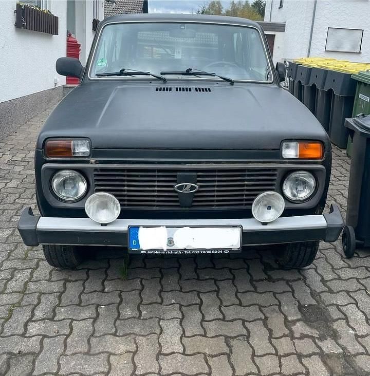 Second-hand Lada niva 83 CP (61 kW) 2012 Negru SUV
