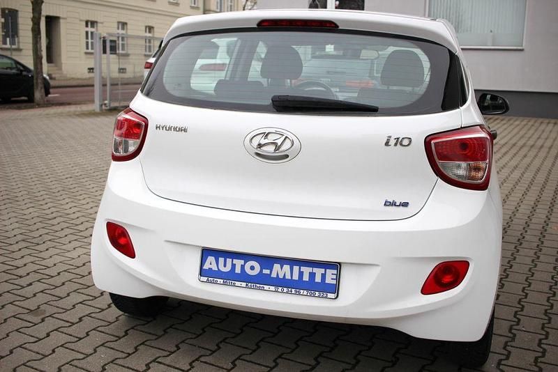 Gebraucht Hyundai i10 Classic 67 PS (49 kW) 2015 Weiß Kleinwagen