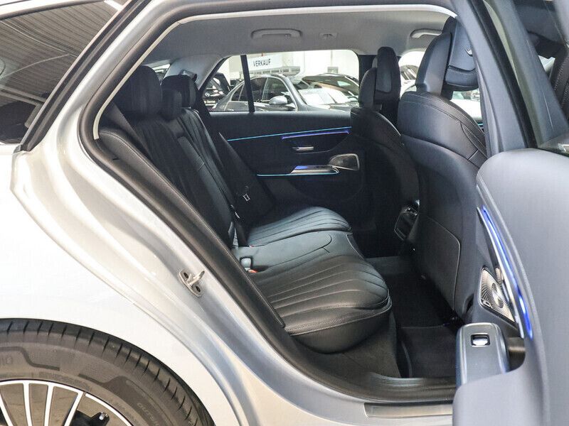 Gebraucht Mercedes E220 Premium 197 PS (144 kW) 2023 Silber / hightechsilber Kombi