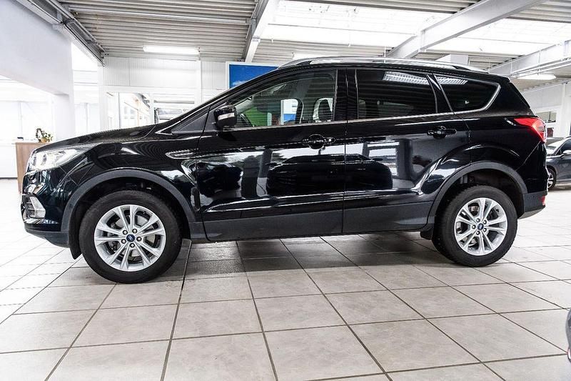 Gebraucht Ford Kuga Titanium 150 PS (110 kW) 2019 Schwarz SUV