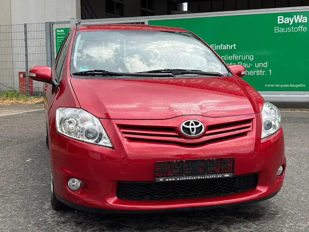 Gebraucht Toyota Auris Executive 126 PS (92 kW) 2011 Rot Kleinwagen