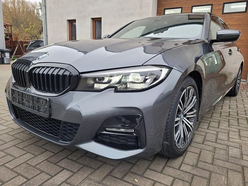Grau Gebraucht 2020 BMW 318 M Sport Limousine | 25.890 € (Guter Preis) - Bild 1/4
