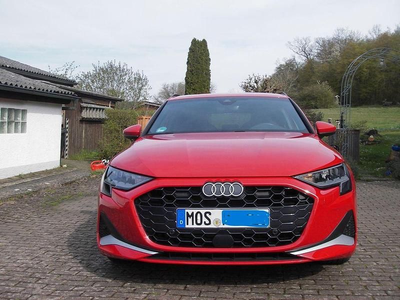 Gebraucht Audi A3 Advanced 150 PS (110 kW) 2024 Rot Limousine