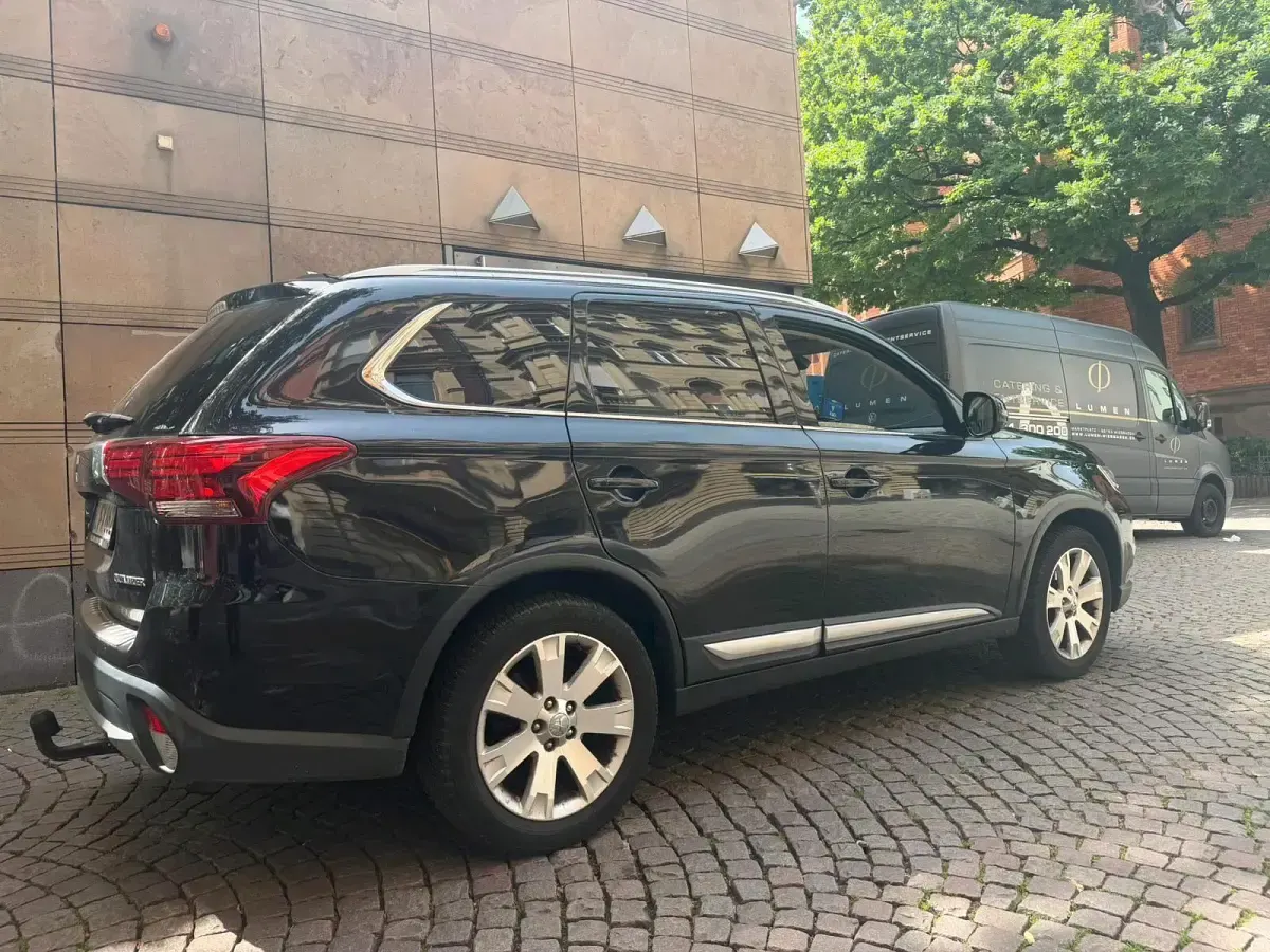 Gebraucht Mitsubishi Outlander 150 PS (110 kW) 2015 Schwarz SUV