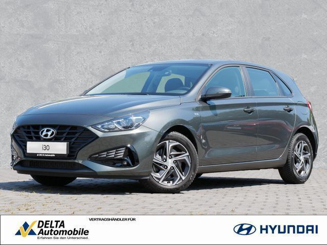 Grau Gebraucht 2022 Hyundai i30 Select Limousine | 16.480 € (Guter Preis) - Bild 1/4