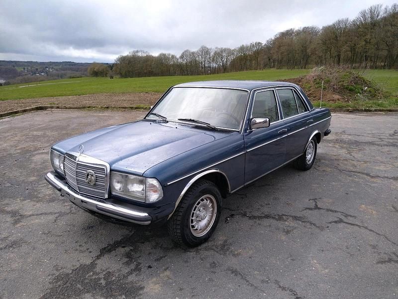 Gebraucht Mercedes E230 136 PS (100 kW) 1983 Blau Coupé