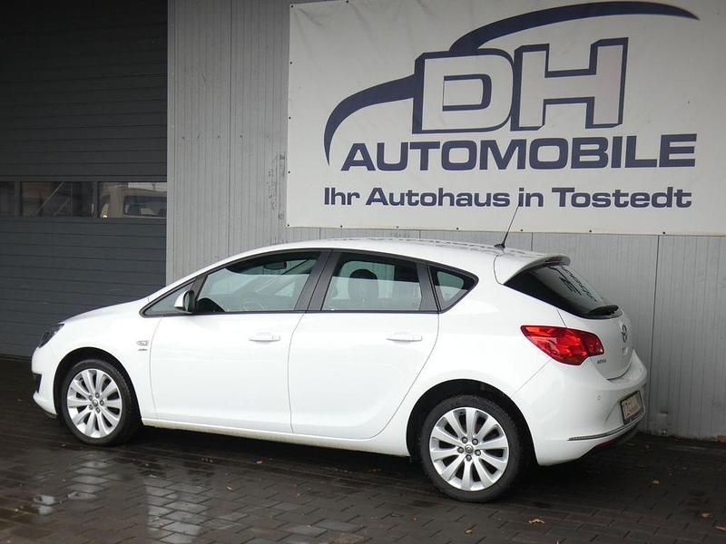 Gebraucht Opel Astra 140 PS (102 kW) 2013 Weiß Limousine