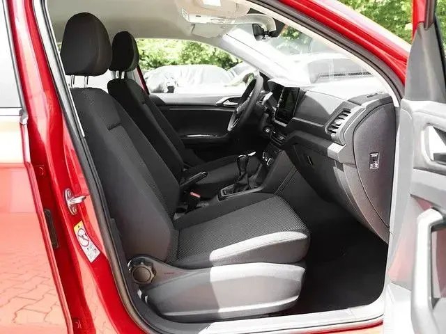 Gebraucht VW T-Cross Basis 95 PS (69 kW) 2025 Rot SUV