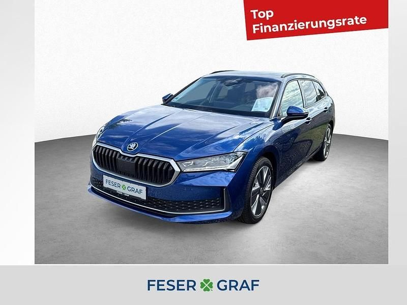Atlantikblau metallic Gebraucht 2024 Skoda Superb Selection Kombi | 44.960 € - Bild 1/4