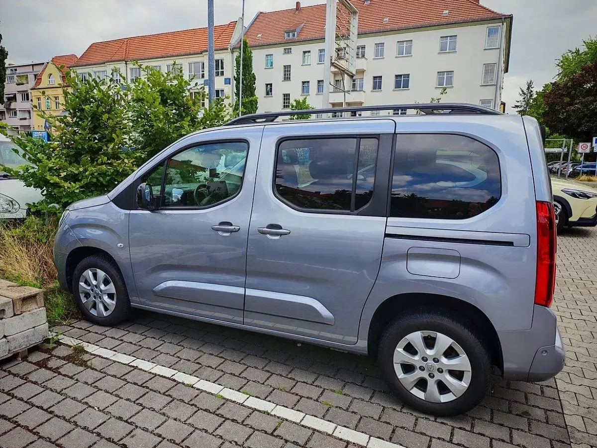 Gebraucht Opel Combo Life 131 PS (96 kW) 2023 Silber Van / Kleinbus