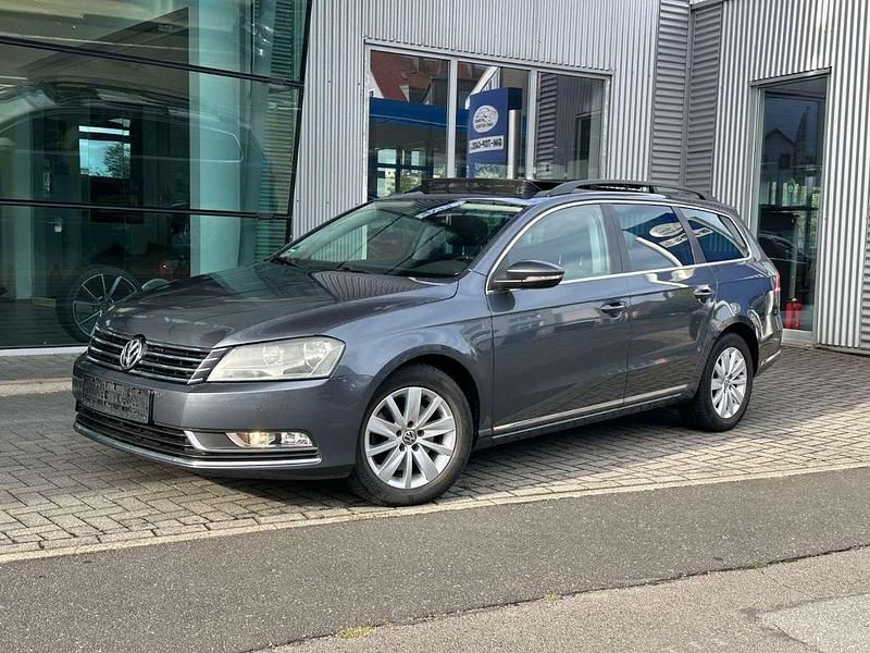 Grau Gebraucht 2014 VW Passat Comfortline Kombi | 9.499 € (Fairer Preis) - Bild 1/4
