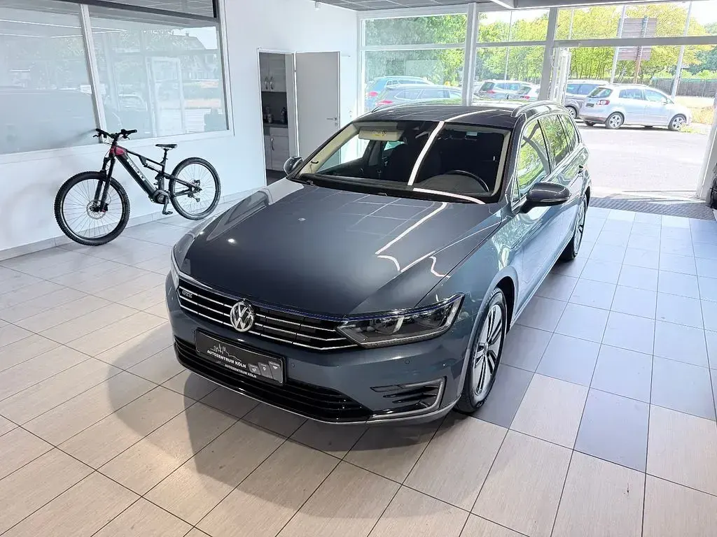 Gebraucht VW Passat GTE 156 PS (114 kW) 2020 Blau Kombi