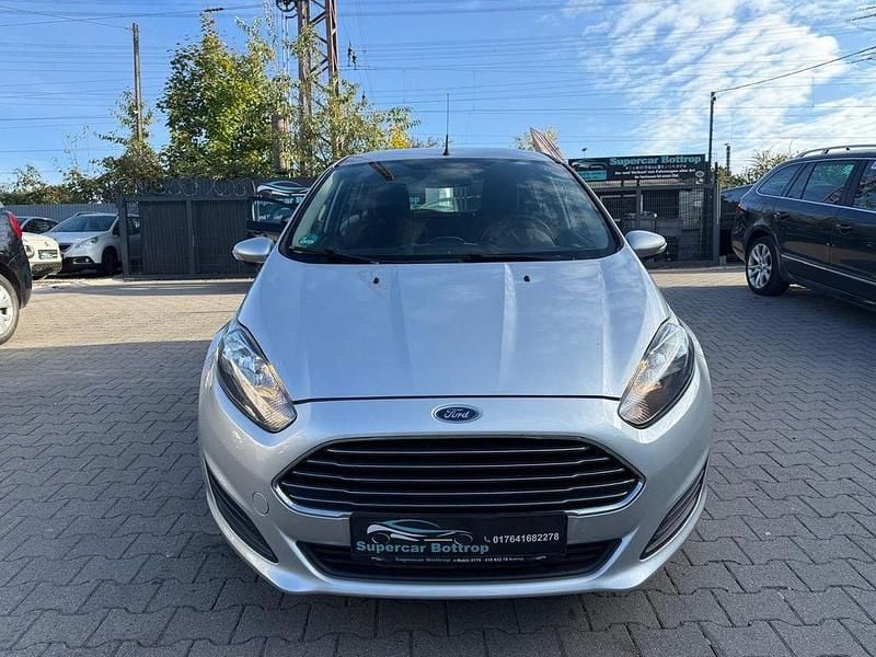 Silber Gebraucht 2013 Ford Fiesta Trend Kleinwagen | 3.600 € (Teuer) - Bild 1/4