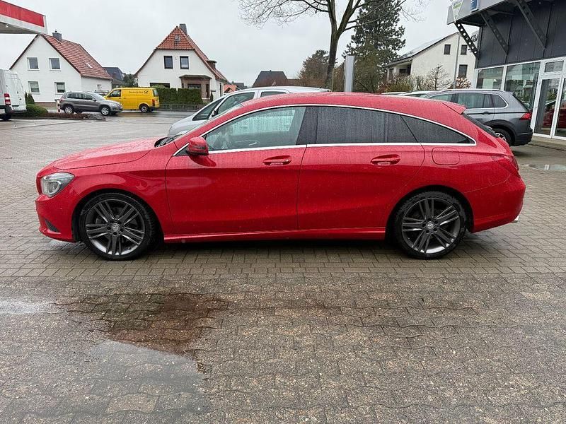 Gebraucht Mercedes CLA250 211 PS (155 kW) 2016 Rot Limousine