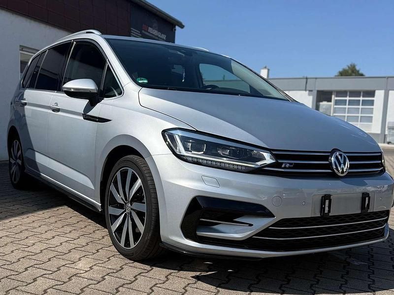 Silber Gebraucht 2017 VW Touran R-line Van / Kleinbus | 17.499 € (Fairer Preis) - Bild 1/4