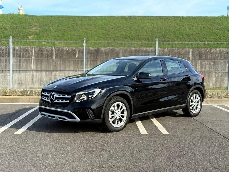 Schwarz Gebraucht 2016 Mercedes GLA180 SUV | 15.900 € (Fairer Preis) - Bild 1/4