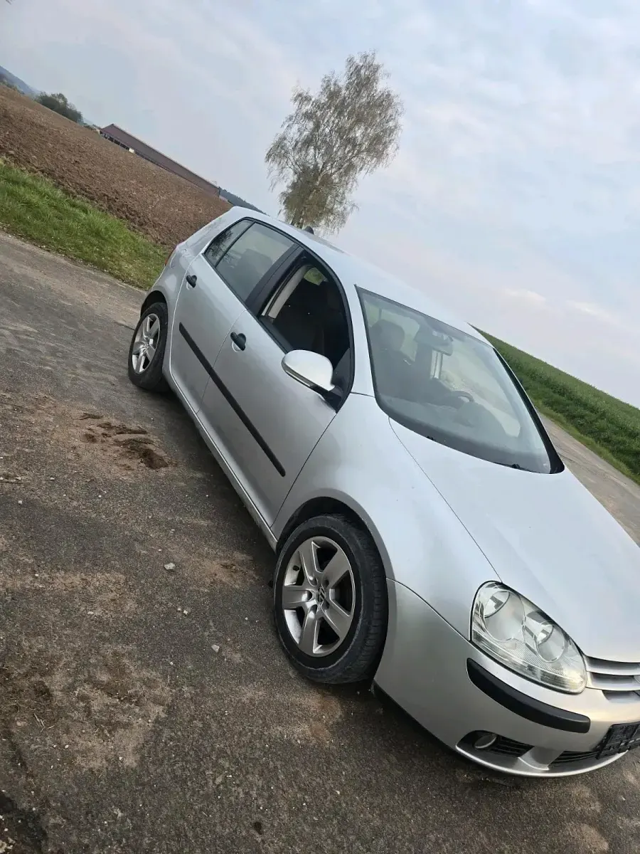 Gebraucht VW Golf V 106 PS (77 kW) 2005 Silber Kleinwagen