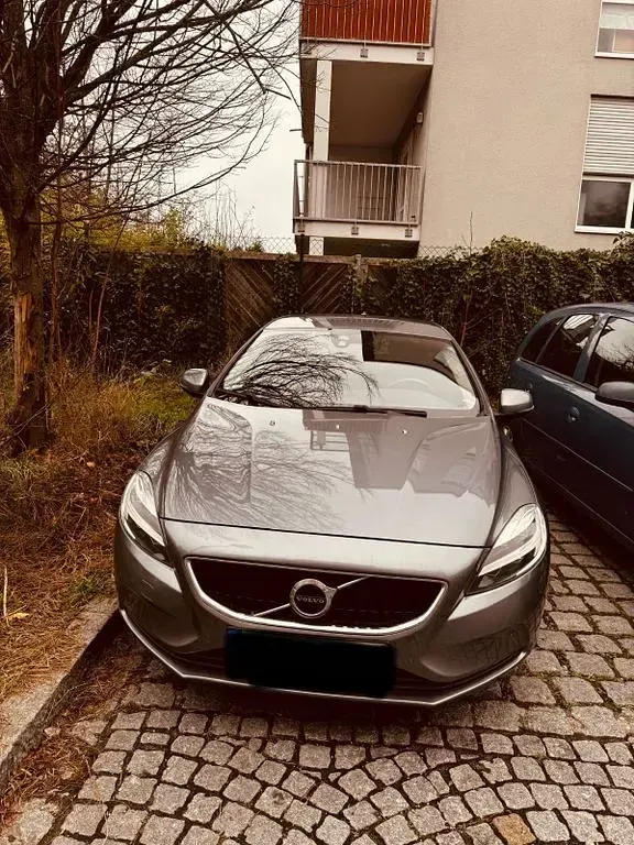 Gebraucht Volvo V40 Momentum 120 PS (88 kW) 2016 Grau Limousine