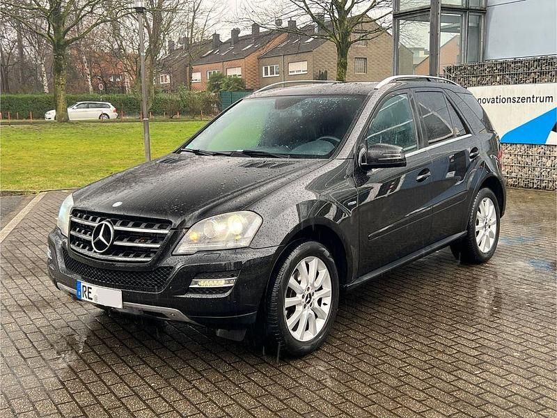 Gebraucht Mercedes ML300 204 PS (150 kW) 2011 Schwarz SUV