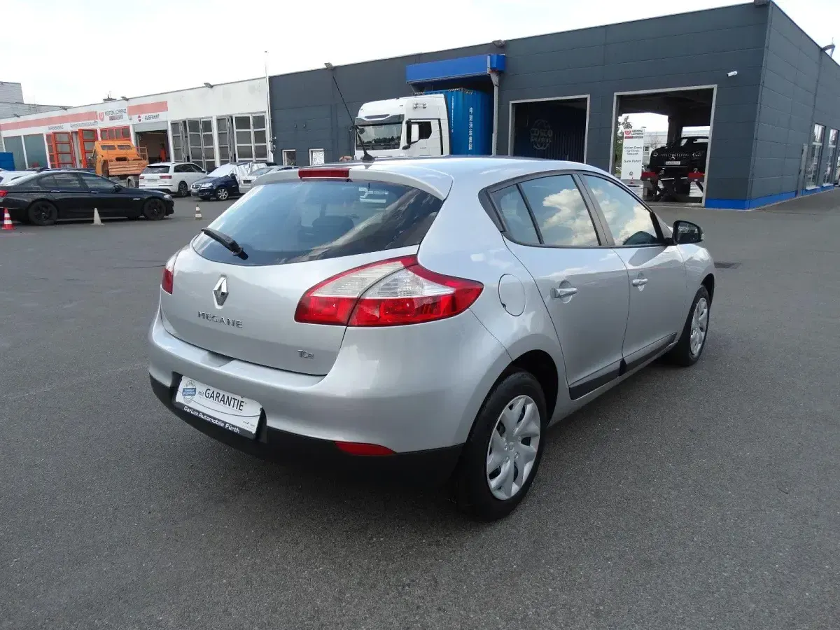 Gebraucht Renault Mégane Dynamique 116 PS (85 kW) 2014 Grau Limousine